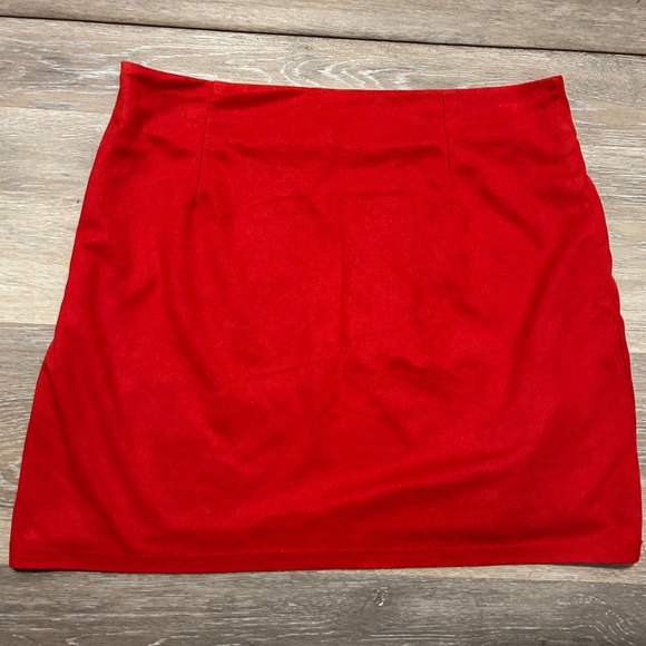 L&B Lucky & Blessed Red Embroidered Floral Mini Skirt Size S - Picture 2 of 5